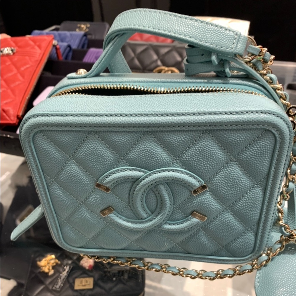 Chanel small filigree bag - Picture 3 of 5